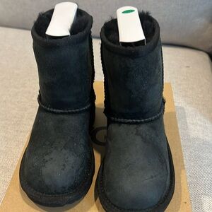 Ugg T Classic II Black toddler size 8. Used.